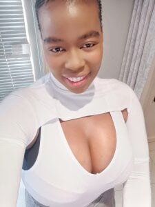 Africanbustylady