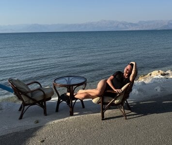 gina__cali Holiday Pic 2