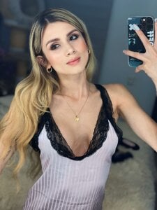 Vanessa_and_liam Mirror Mirror Pic 3