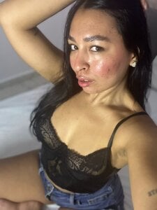 marywhitee__ today I wore shorts for you Pic 5