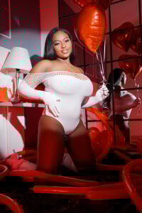 Tamara_Myller Be my valentine 💗 Pic 3