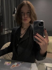 MarieHernandez Just Looking Pic 4