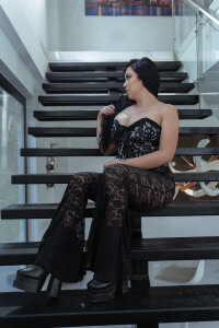 elegant doll de brianaGuzman  3 photos