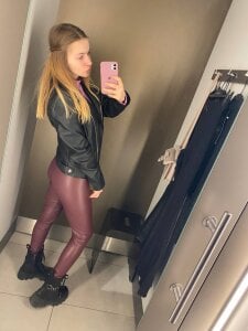 JuiliOnesunray Public Pic 4