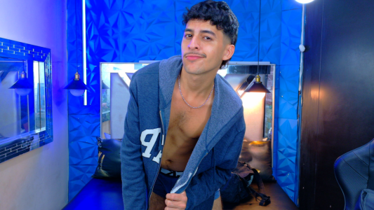 Being Flirtatious hehe 🥰 de Alan_Del_Reyx  photos