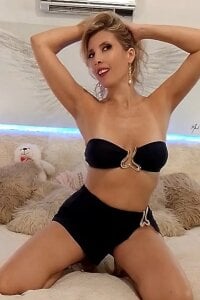 SorayaSapeca Public 2 Pic 5