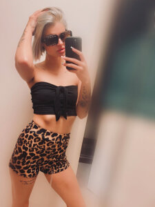 _Kitty_Cute_ Public slika