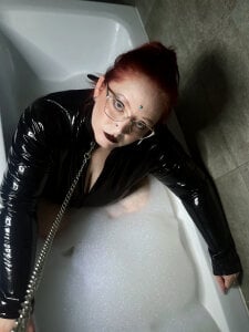 MilanaSkyingg FREE Bathroom session Pic 3