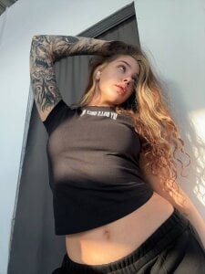 Anna_Six Public Pic 8