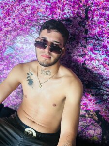 OurCinnamon ROOM GUYS Pic 2