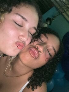 isabel_zara Public Pic 8