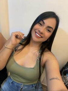 Queen_Samantha_ Public Pic 3