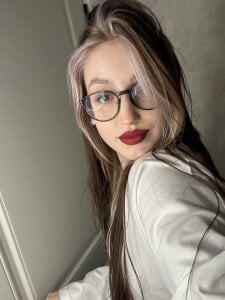 caramel_55's I love red lipstick in my lips Sex Photo 2