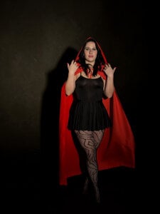 rh de JuliyaMayss  6 Imagens