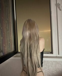 lana_parker I peer into the fog. Bilde