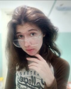 MarilynMun Hey, honey, check out my new teacher's glasses Pic 2