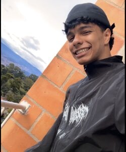 JamesDreams One day in my best friend’s house Pic 2