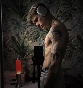 TalkingHead_0_ Public Fotka 3