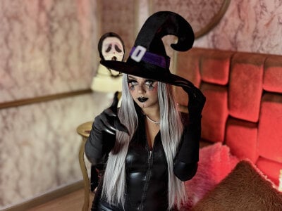 SoffiQueenのunder the power of my magic✨😏の 3枚の写真