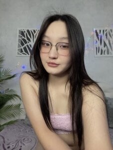 KissMeEva Public Photo 4