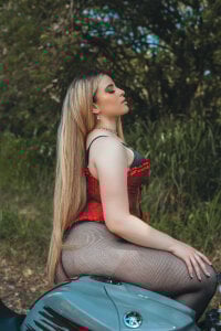 ChannelWhitee_ Public Pic 8