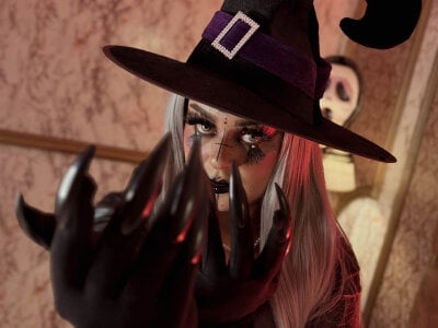 SoffiQueenのunder the power of my magic✨😏の枚の写真