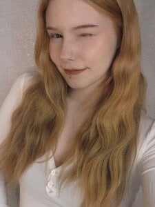 Julia_Anis Public Gambar