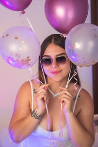 ArianaBaker Happy Birthday รูป 