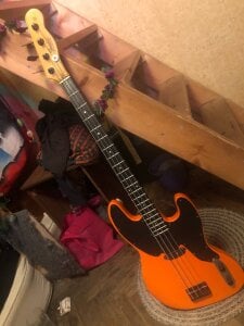 guitar od iloveCrocodiles  4 snímek