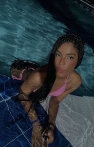Emely_Deluxe Night at the pool Pic 2