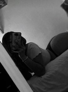 Lauraxy Public Pic 3