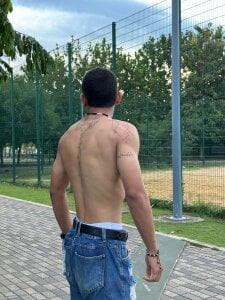 soy_Aron Public Pic 5