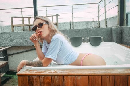 Anittatoro_the girl with breasts and a pretty face 🤫🥵 Bild 5