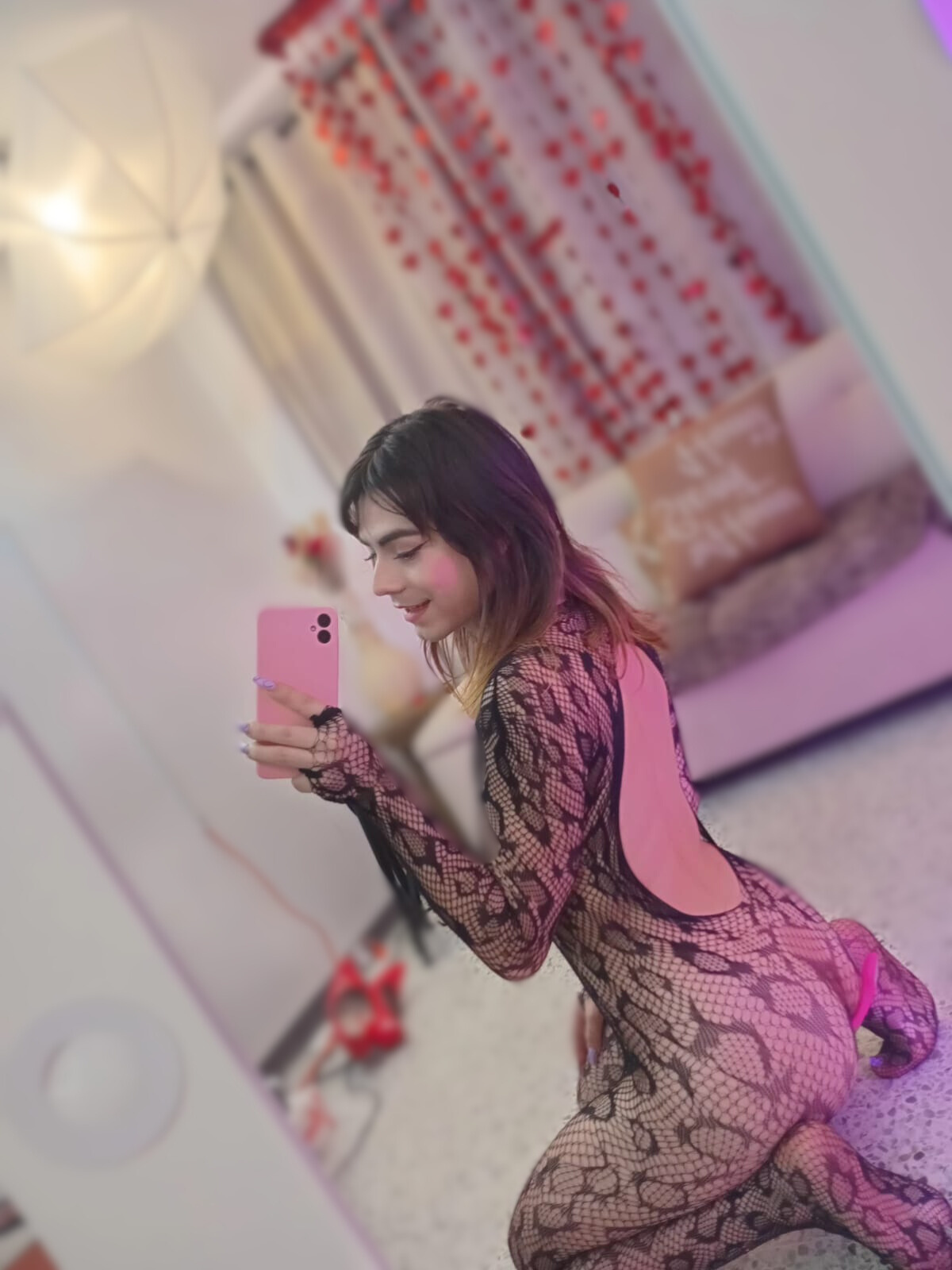 Трендове зображення  1065 SALOME_F0X_