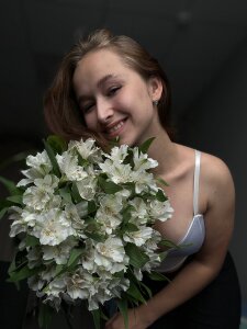 Julie_Lamb Me and the flowers Pic 4