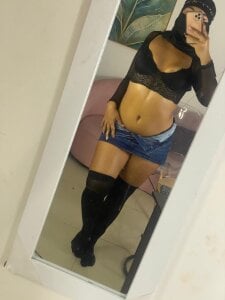 kylie_soraya Your attention undresses me more than my hands 😏💜 Pic 4