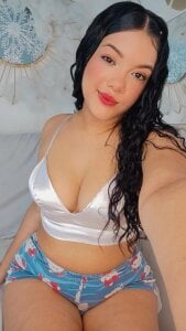 IssabelVega Public Gambar 3