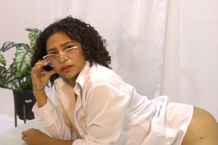 miacarterr_ Between Looks and Temptations Pic 3