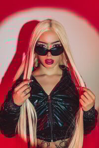 DeboraCopper Red Girl Foto 6