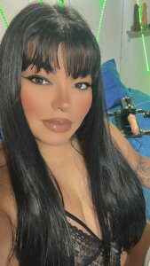 kelly_bents1 A BIT OF EVERYTHING Poză 3