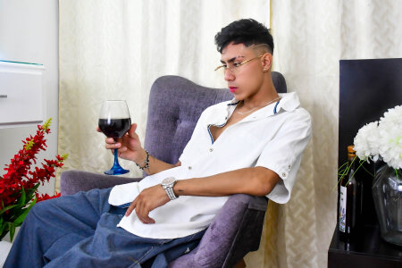 AlanNaughty loving wine 사진 3