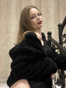 Horny-Maya Public Pic 2