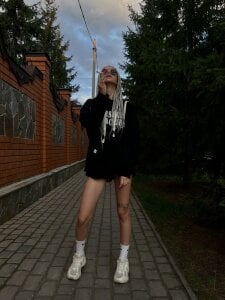 SerenaCrystall Happy girl🎀  2টি ছবি