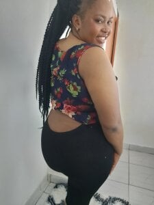 Curvy_Latoya