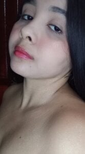 Rosita99 like "My neck is your territory, come conquer" or "With every kiss, my neck becomes more desirable🗣 Pic 3