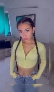 MeganCherryxPublic Bild 3