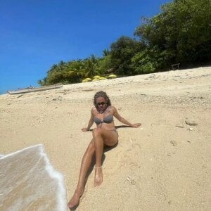 Irresistible_Athena the bitch is on the beach  2. fénykép