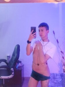 AngelRonson_ Public Pic