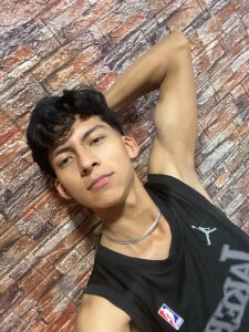 Valentino_Lux sports Pic 7