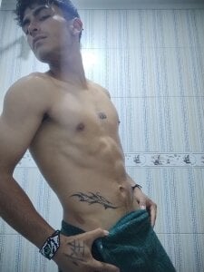 SexyAndresito22 Public Pic 7